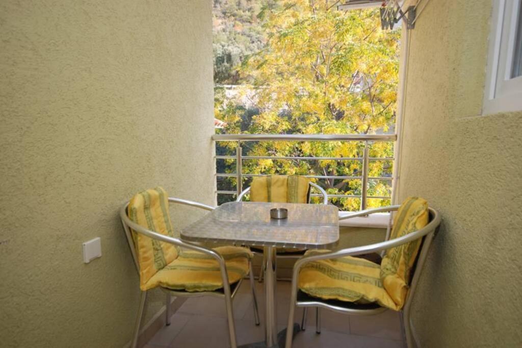 Bmv Room For 2-3 With Greenery View Sveti Stefan Bagian luar foto