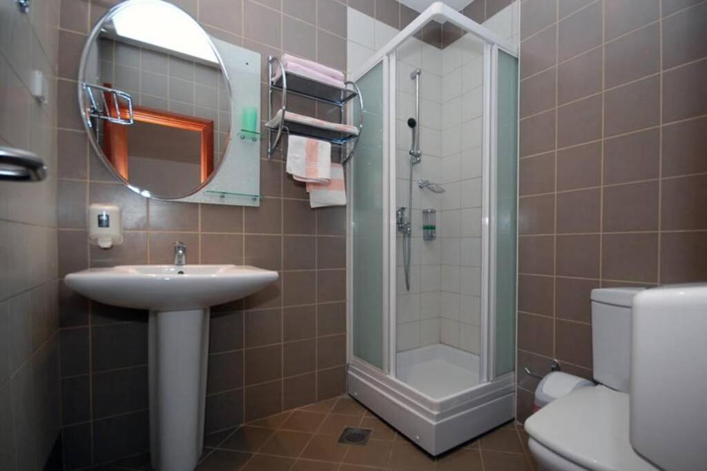 Bmv Room For 2-3 With Greenery View Sveti Stefan Bagian luar foto