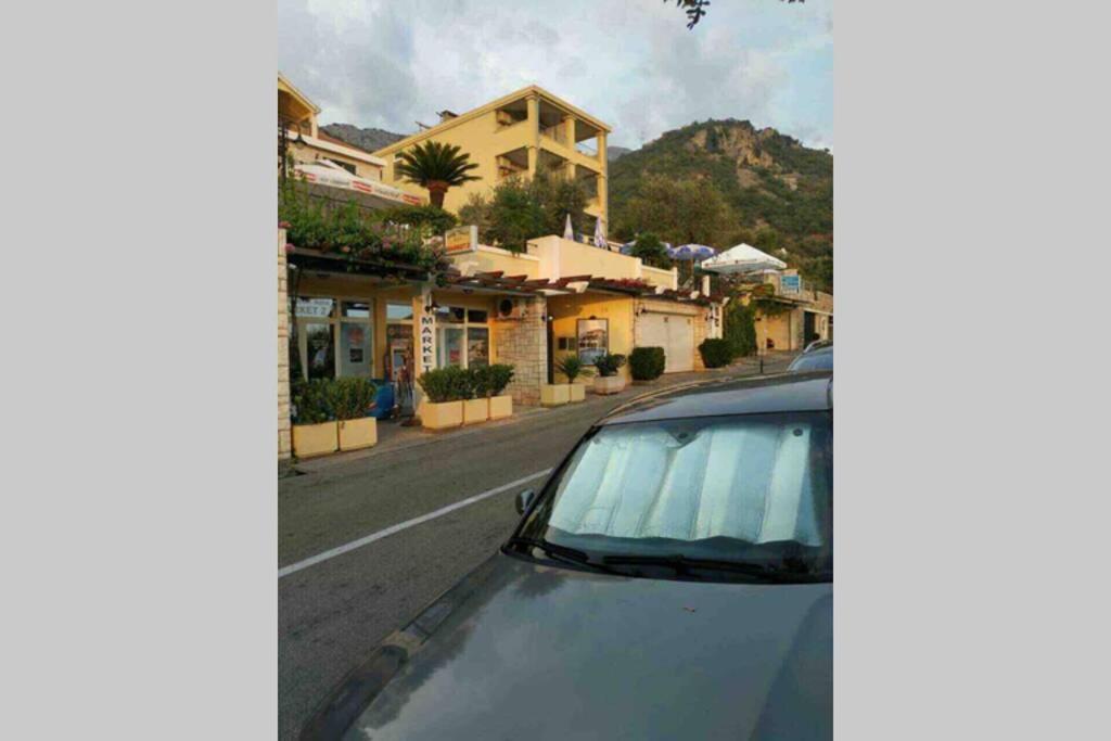 Bmv Room For 2-3 With Greenery View Sveti Stefan Bagian luar foto