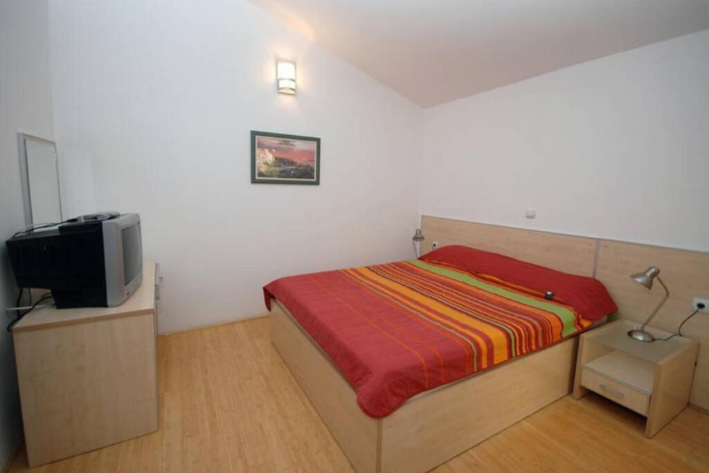 Bmv Room For 2-3 With Greenery View Sveti Stefan Bagian luar foto