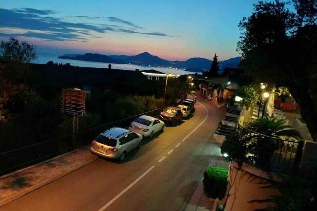 Bmv Room For 2-3 With Greenery View Sveti Stefan Bagian luar foto
