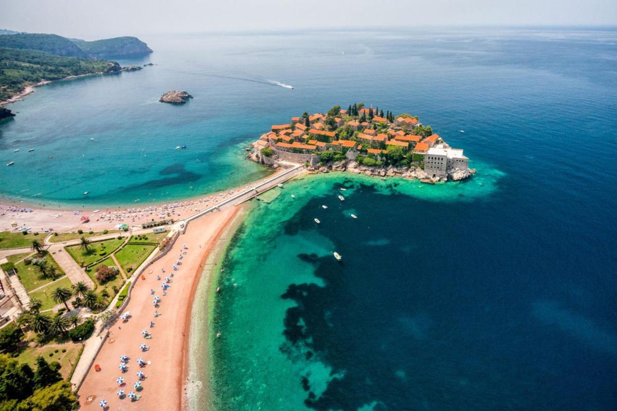 Bmv Room For 2-3 With Greenery View Sveti Stefan Bagian luar foto